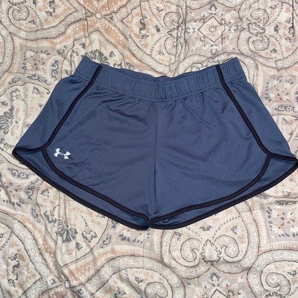 Under Armour loose athletic shorts - Picture 1 of 4